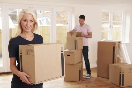 Moving van service for residential and commercial moves in Millwall