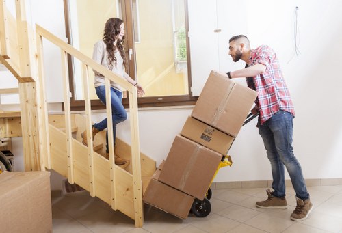 Apartment moving truck service near the Millwall docklands area